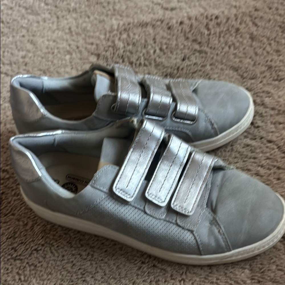 Earth Spirit Women's Silver Sneakers